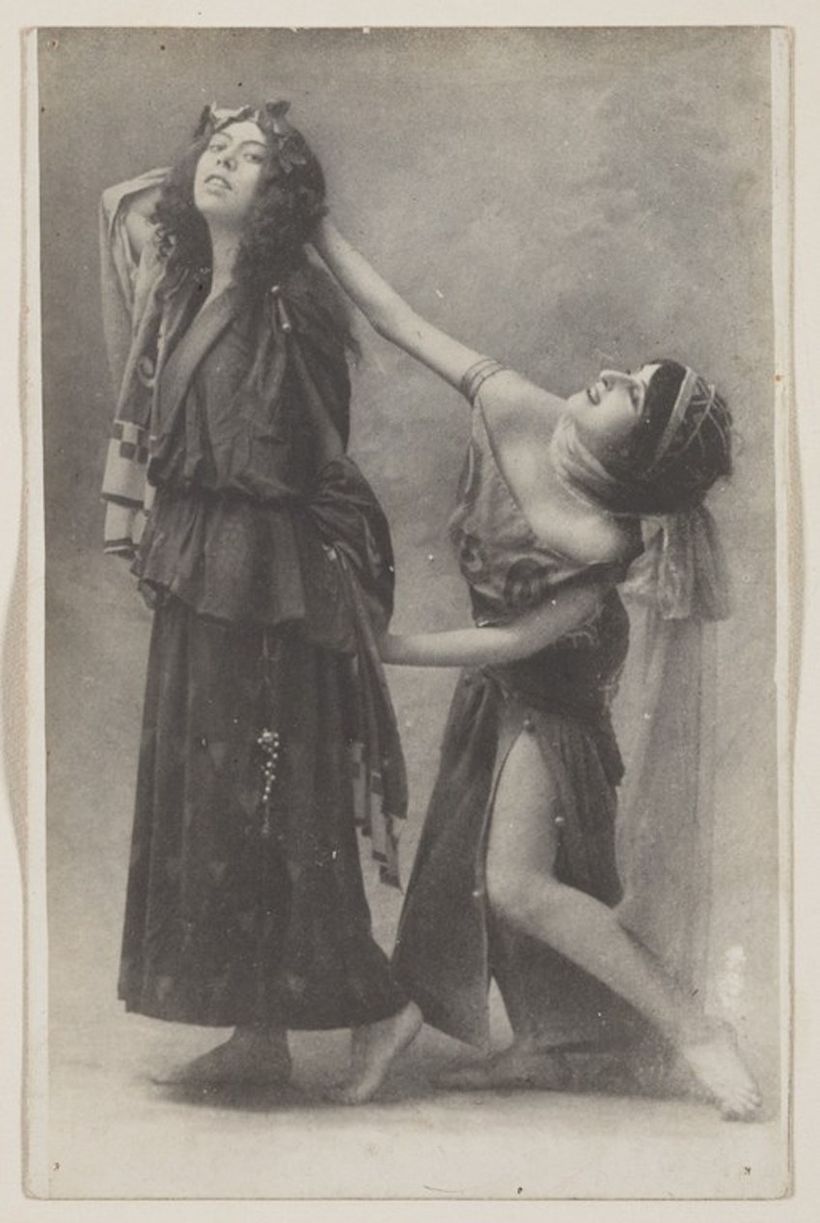 Bronislava Nižinská a Věra Fokina v baletu Narcisse. Zdroj: Library of Congress.